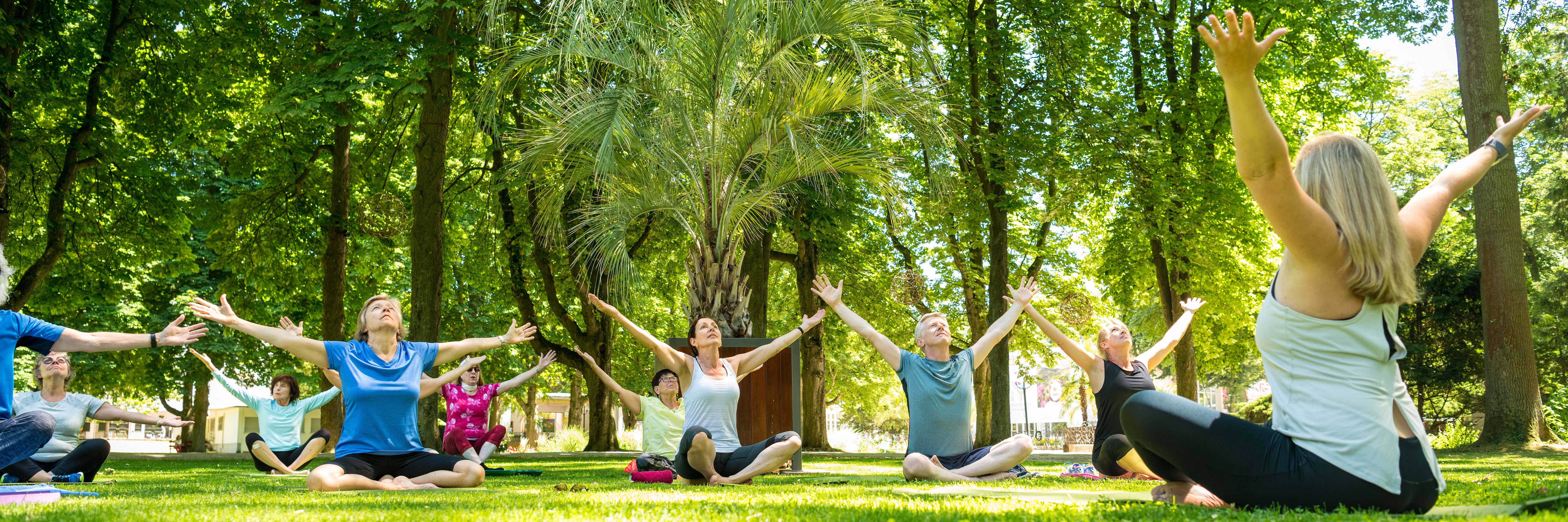 "Yoga im Park" im Kurpark Bad Neuenahr "Yoga im Park" im Kurpark Bad Neuenahr