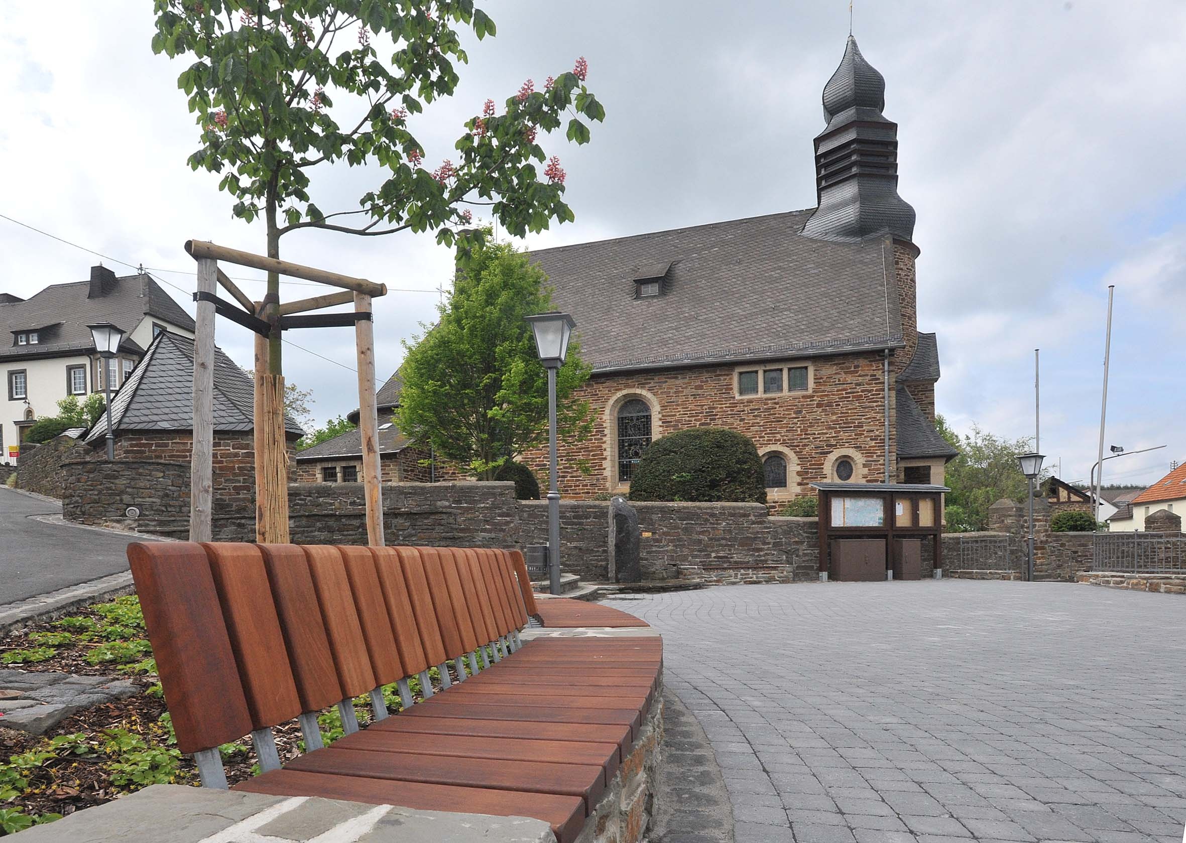 Der Ramersbacher Dorfplatz Der Ramersbacher Dorfplatz