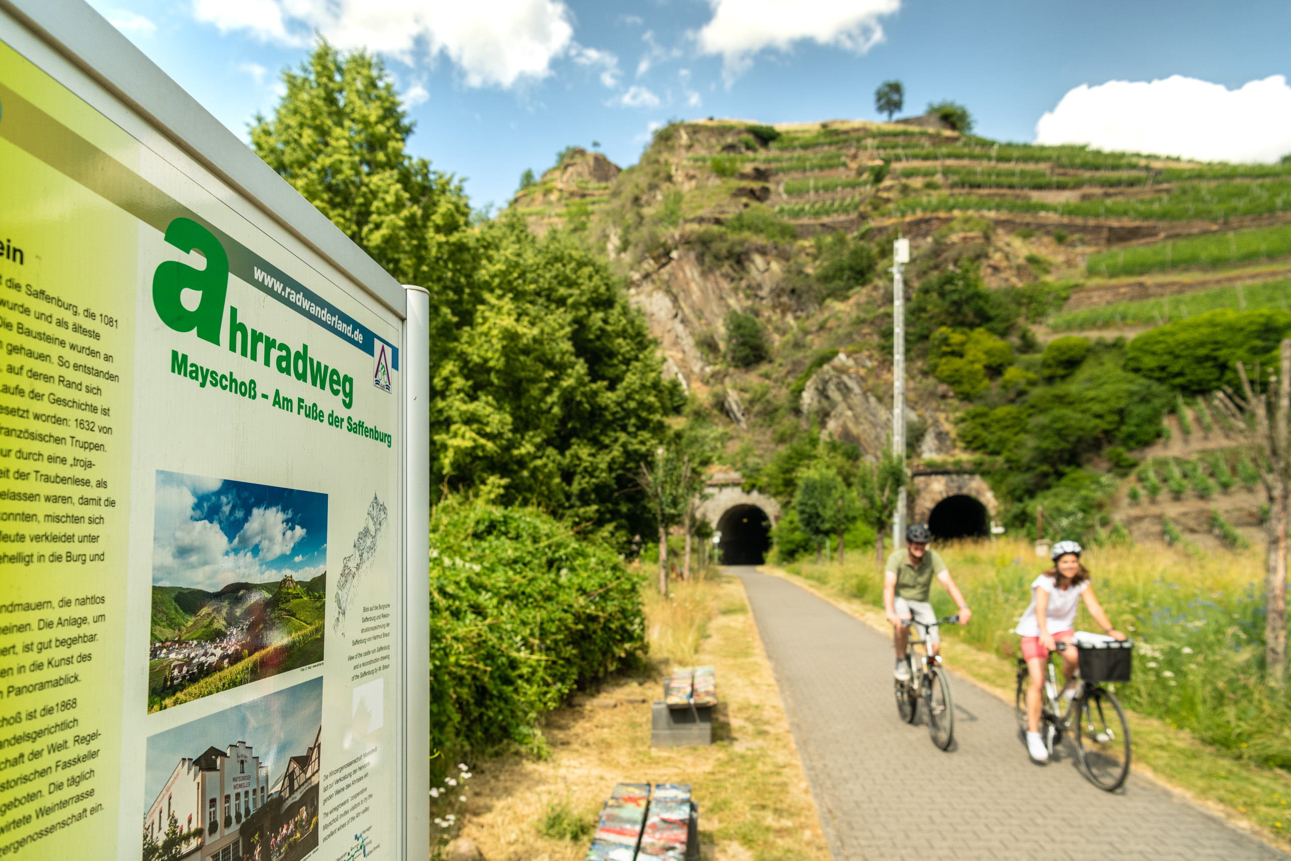 Ahr-Radweg unterhalb der Saffenburg vor der Flut Ahr-Radweg unterhalb der Saffenburg vor der Flut