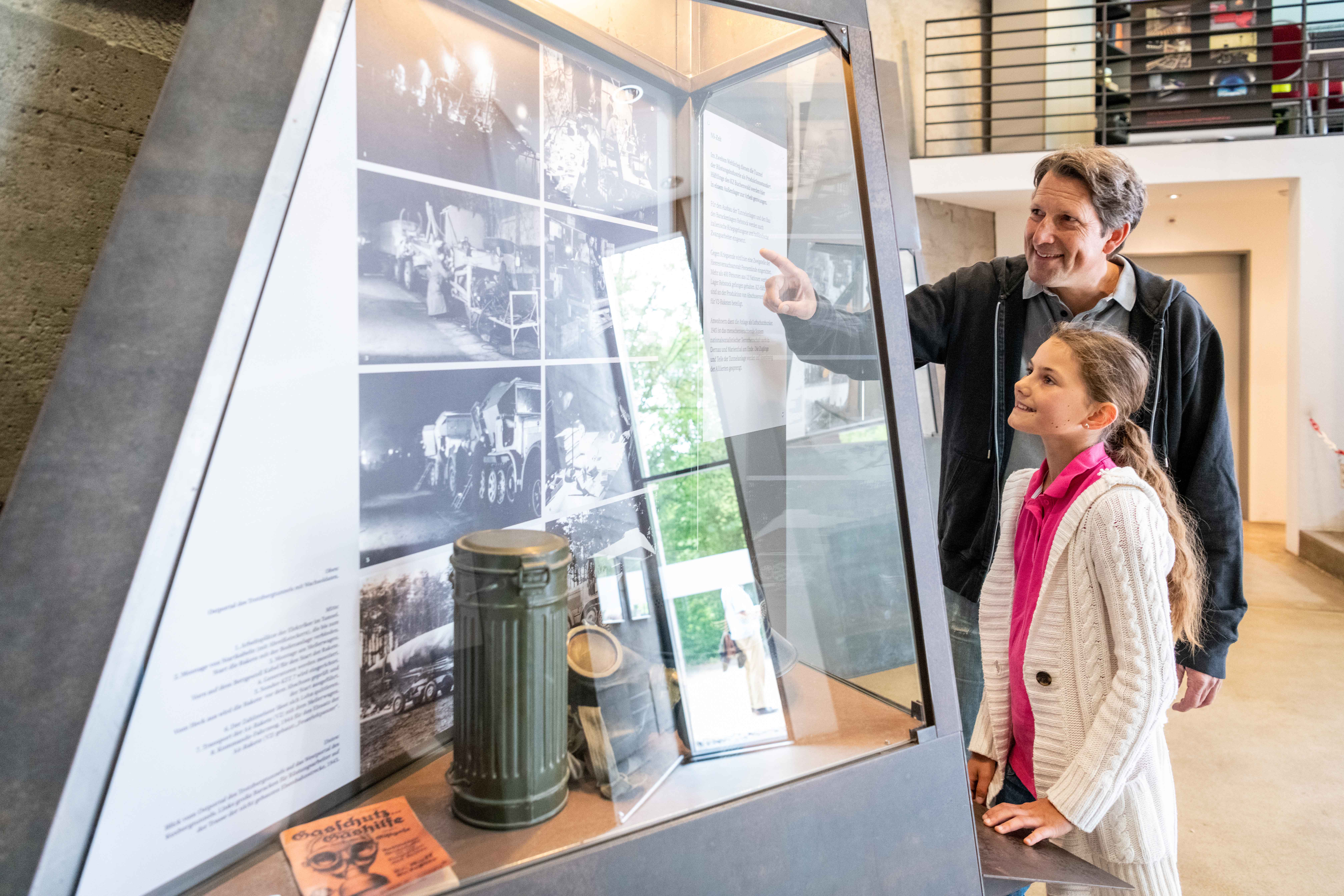 Einige der zahlreichen Exponate in der Dokumentationsstätte Regierungsbunker Einige der zahlreichen Exponate in der Dokumentationsstätte Regierungsbunker