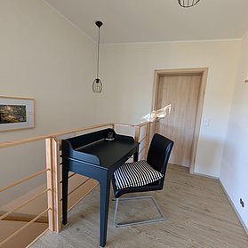 Empore mit Schreibtisch