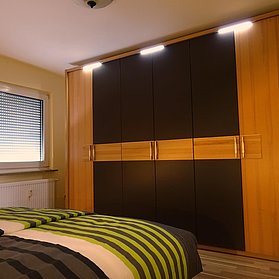 Schlazimmer Schrank