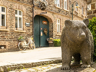 Bärenstatue in Rech
