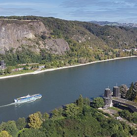 Moby Dick auf dem Rhein bei Remagen