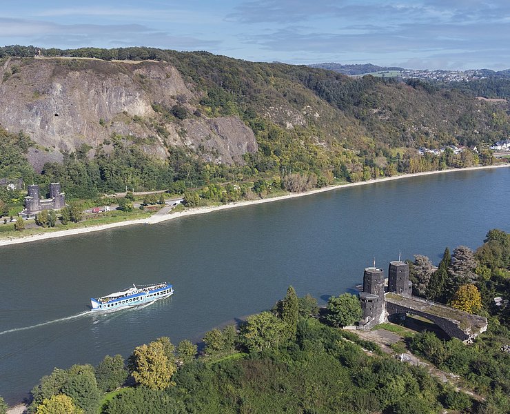 Moby Dick auf dem Rhein bei Remagen