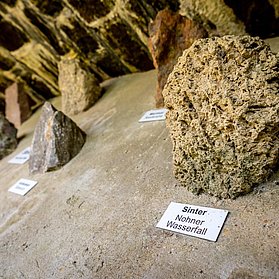 Steinesammlung im Boxenstop bei Müsch