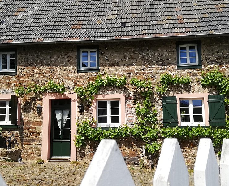 Eingang Altes Steinhaus mit Innenhof