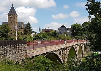 Start der Wanderung Ahrbrücke Hönningen