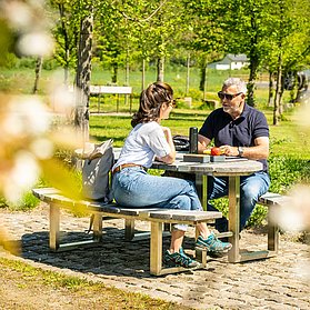 Entspannte Pause im Inklusionsgarten Müsch