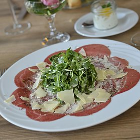 Carpaccio mit Parmesanspaenen