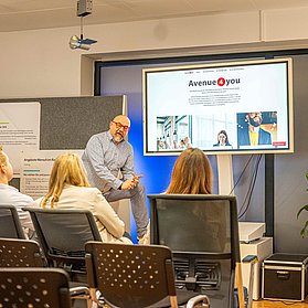 Meetingraum Diskussion Moderation