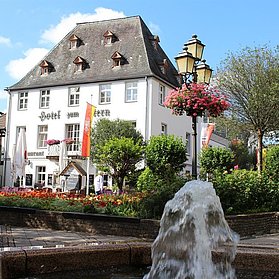 Außenansicht Marktplatz Brunnen