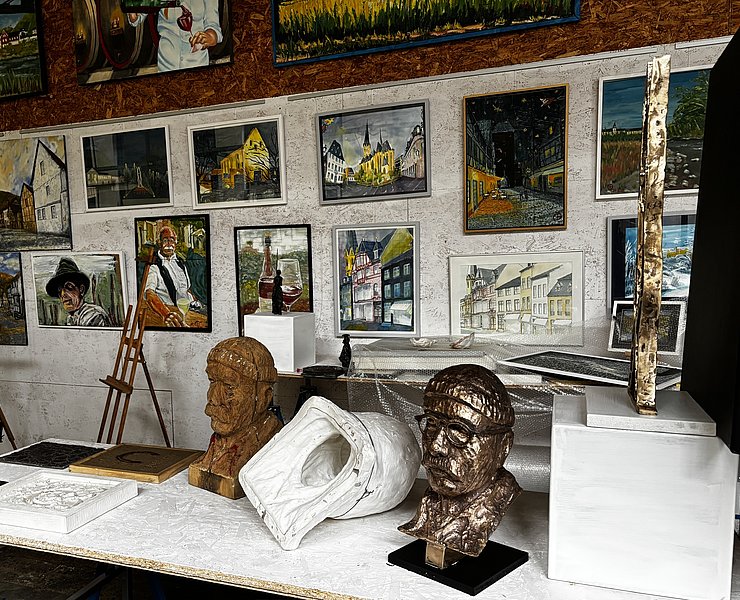 Atelier und Galerie Rhine-Art in Bad Neuenahr-Ahrweiler mit Gemälden und Skulpturen regionaler Kunst.
