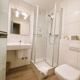 Bad Doppelzimmer
