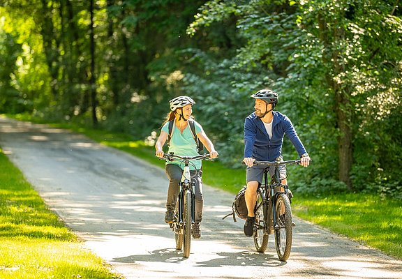 Radler auf dem Ahr-Radweg