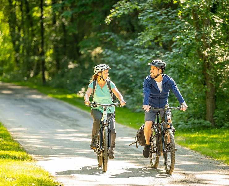 Radler auf dem Ahr-Radweg