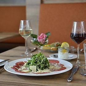 Carpaccio mit Ahrrotwein