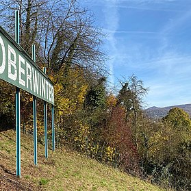 Die Wanderung beginnt mit einem steilen Anstieg gleich hinter der Freiwilligen Feuerwehr Oberwinter