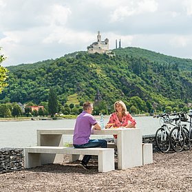 Rast mit Blick auf die Marksburg