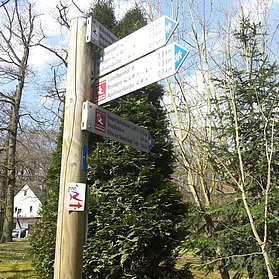 Wegweiser am Waldschlößchen