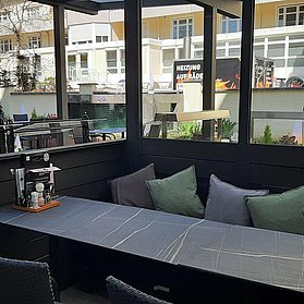 gesonderte Nichtraucher Lounge (Außenbereich)