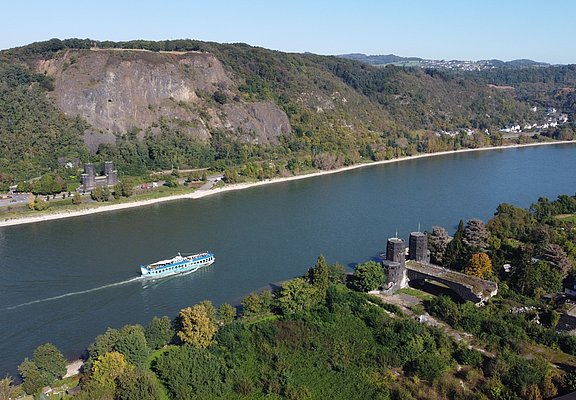 Sicht auf den Rhein mit Erpeler Ley im Hintergrund