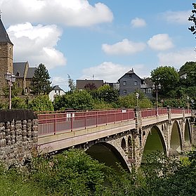Start der Wanderung Ahrbrücke Hönningen