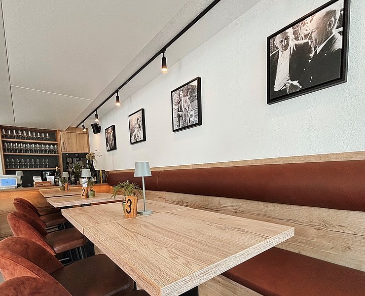 Gemütliches Ambiente im Weinrestaurant der Natur-Genuss-Tour in Dernau – perfekte Pause im Ahrtal.