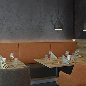 Restaurant Post Stube mit Schieferwand